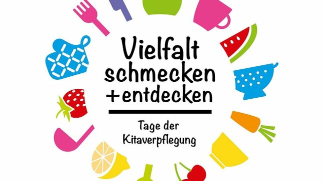 Motto: Vielfalt schmecken + entdecken, Tage der Kitaverpflegung auf weißem Grund, darum ein Kreis aus Obst und Küchenutensilien
