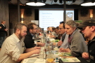 Erzeuger und Gastronomen sitzen sich beim Genuss-Speed-Meeting gegenüber