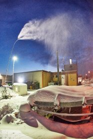 Schneilanze zum Speichern von Naturkälte in Form von technisch erzeugtem Schnee