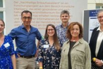 Bundesminister Cem Ötzdemir mit dem Projektteam der App KISusCheck