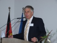 Dr. Gerd Leipold beim Impulsvortrag.