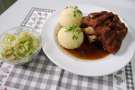 Schweinshaxe mit Weißkraut